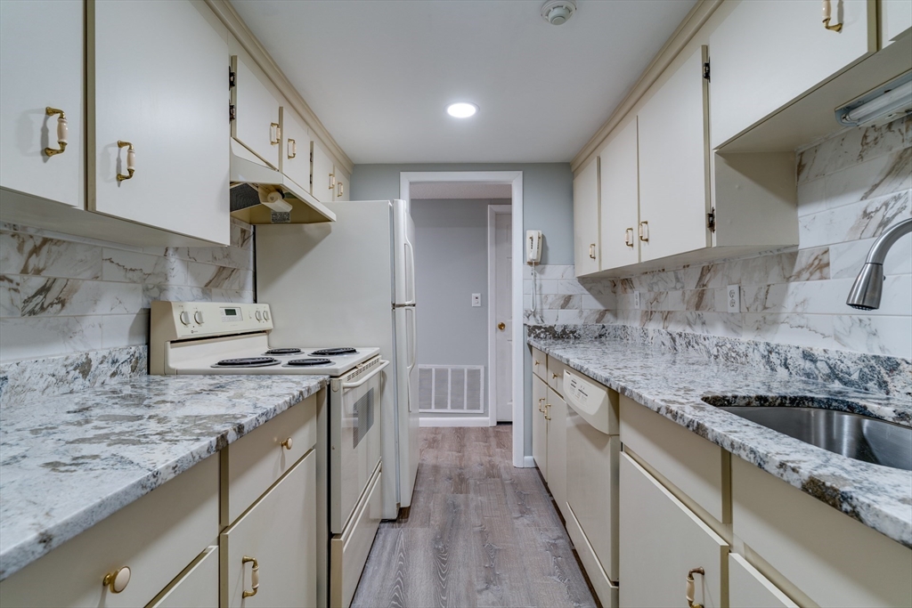 20 Brian Dr, Stoughton