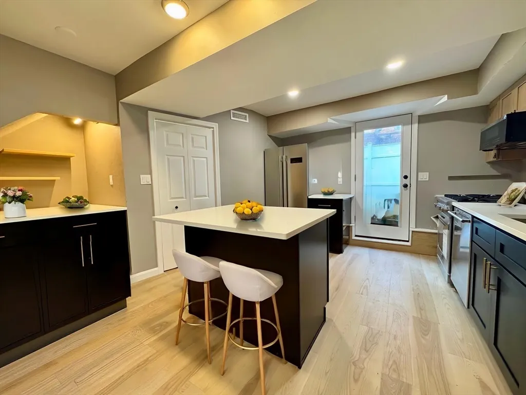 91 Bolton St, South Boston