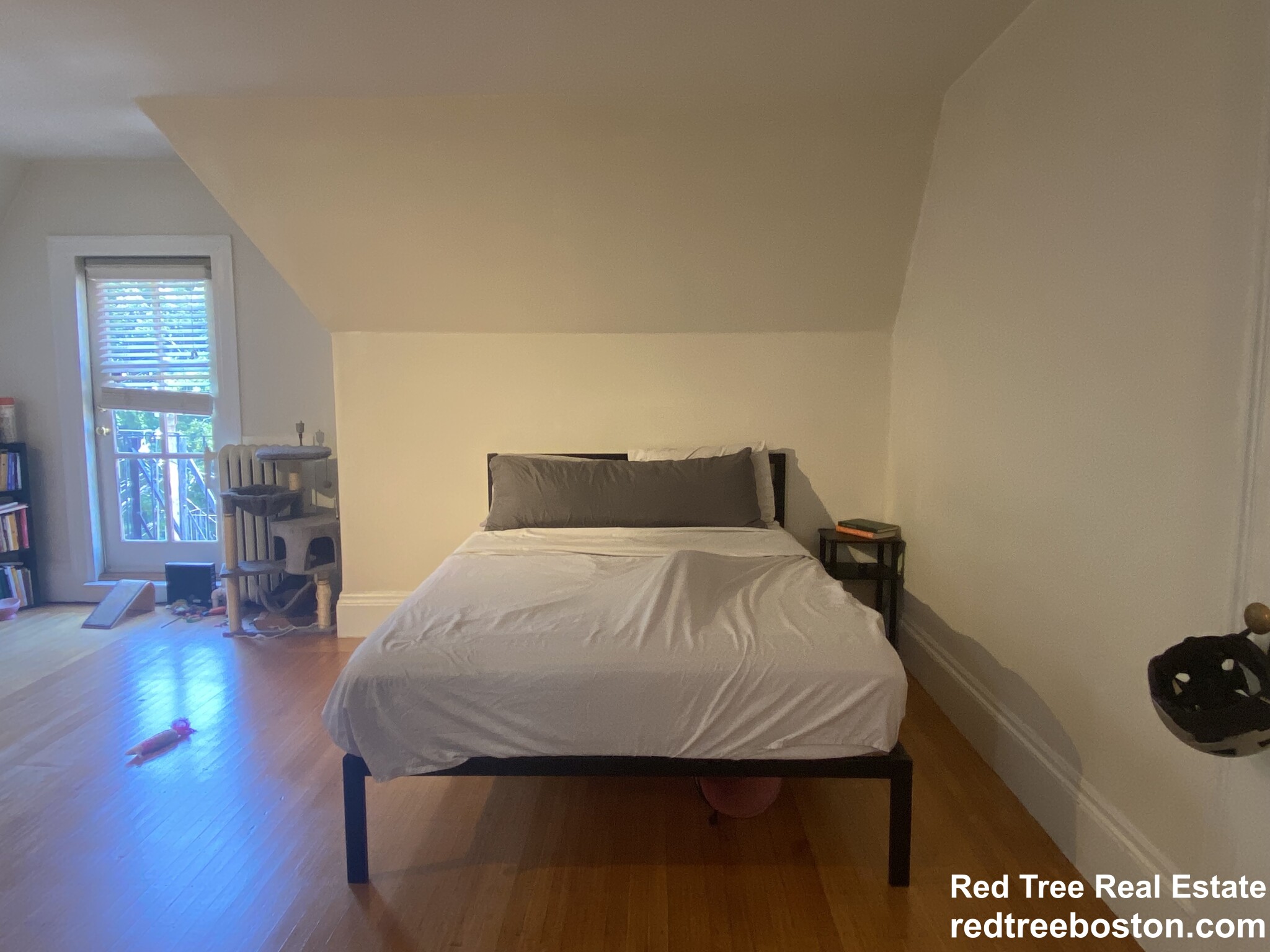 1748 Beacon St, Brookline