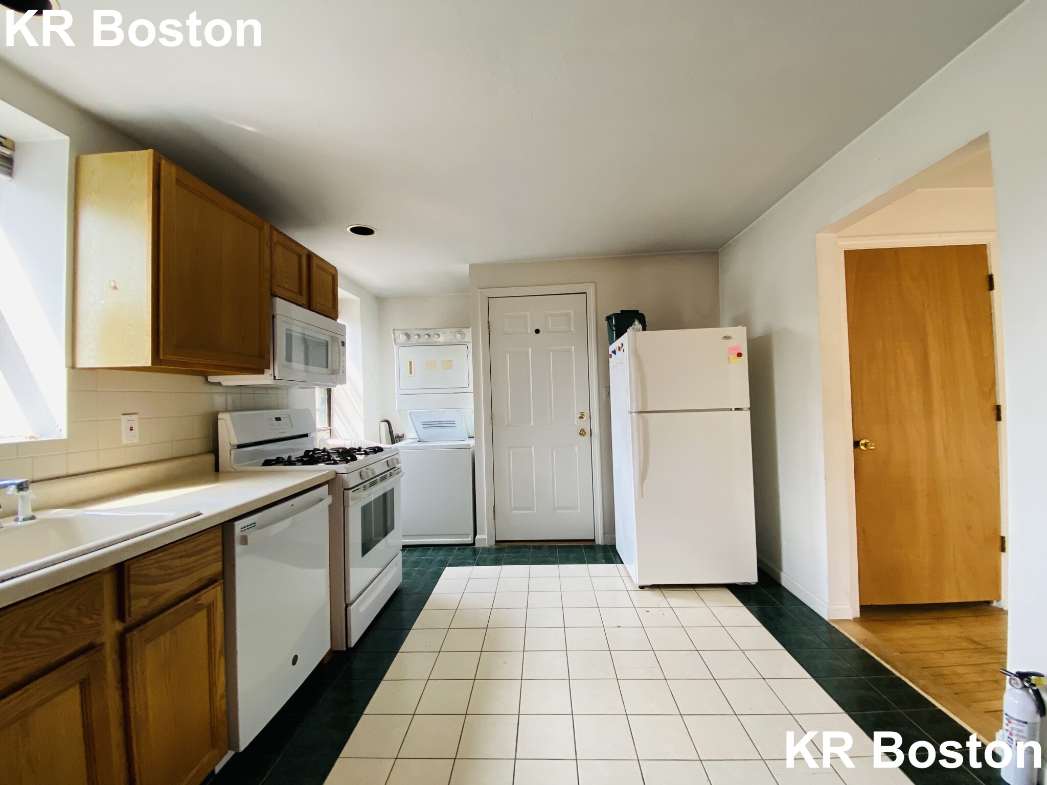 3 bed, 1 bath apartment for rent at 2036 Massachusetts Ave Unit 4, Porter Square — photo 2 of 3