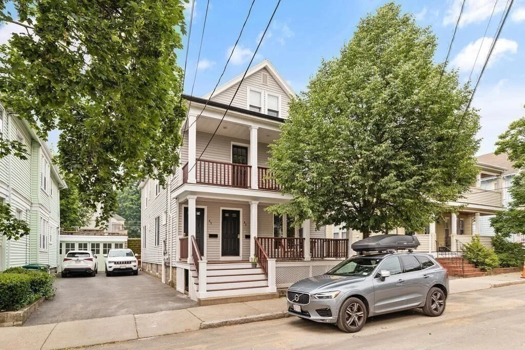 43 Sunset Rd, West Somerville