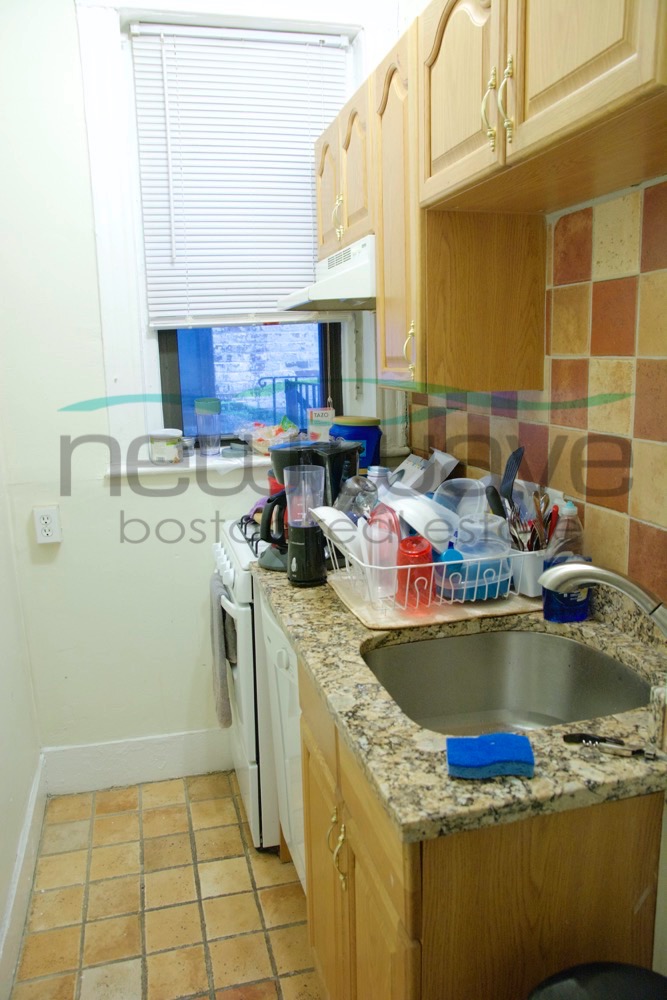 4 bed, 2 bath apartment for rent at 204 Hemenway Unit 16/17, Fenway — photo 8 of 11