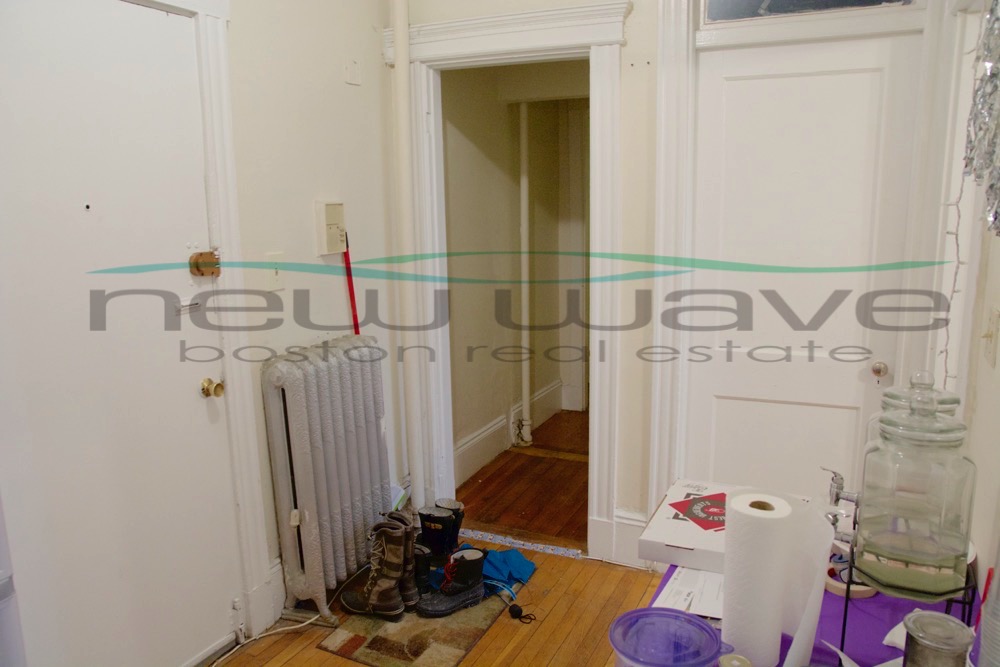 4 bed, 2 bath apartment for rent at 204 Hemenway Unit 16/17, Fenway — photo 3 of 11