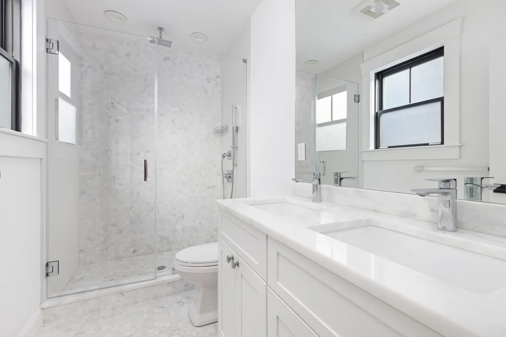 229 E Eagle St, East Boston