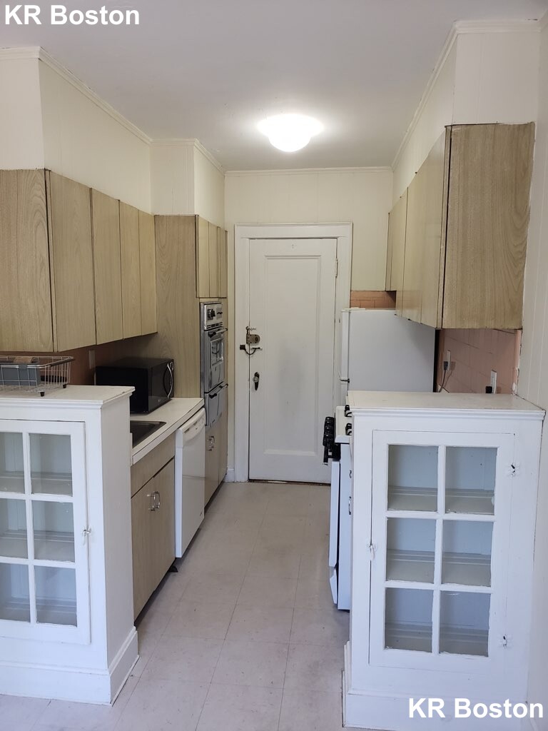 1 bed, 1 bath apartment for rent at 2039 Commonwealth Ave Unit 38, Brighton — photo 6 of 7