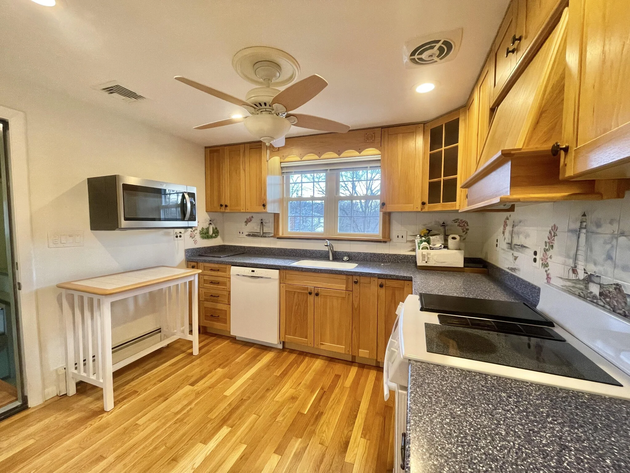 77 Louise, Chestnut Hill