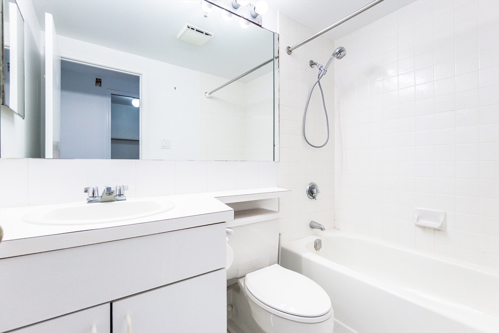 1933 Commonwealth Ave, Brighton