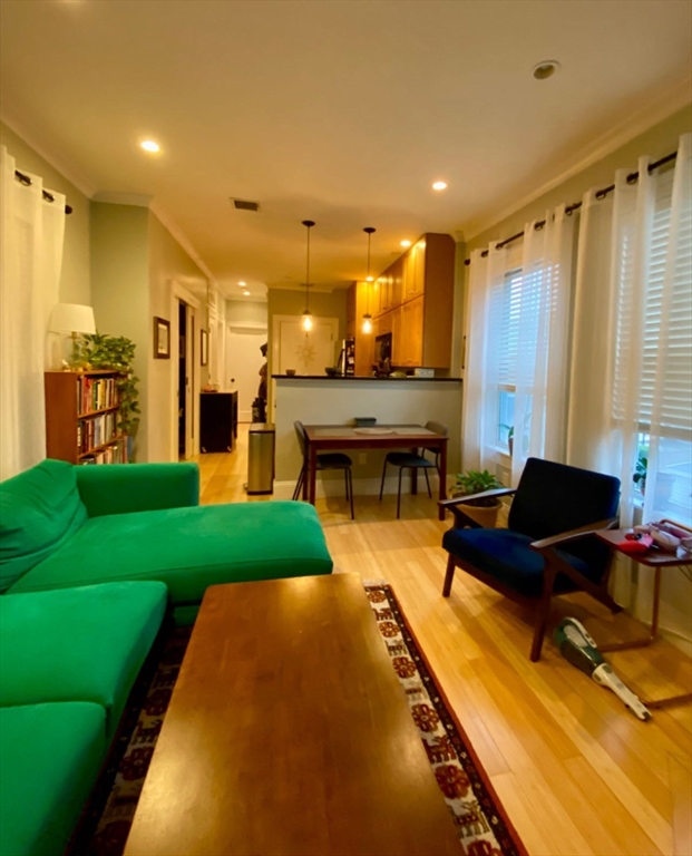 3 Leeds St, South Boston