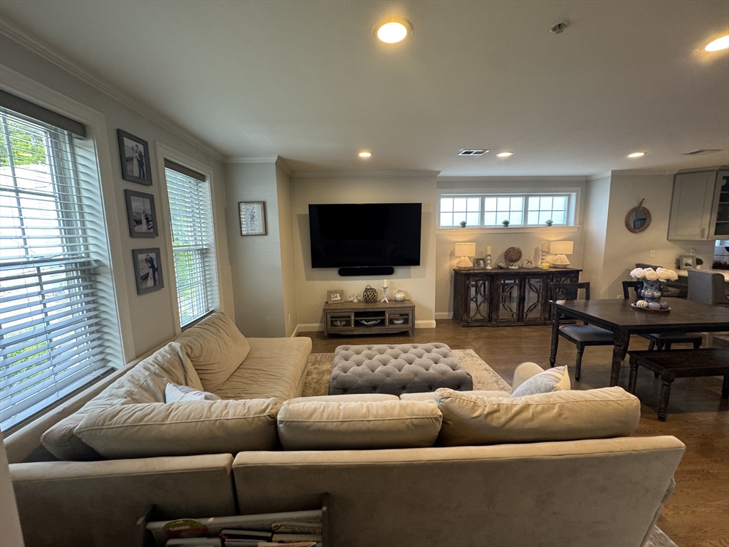 49 Leyden St, East Boston