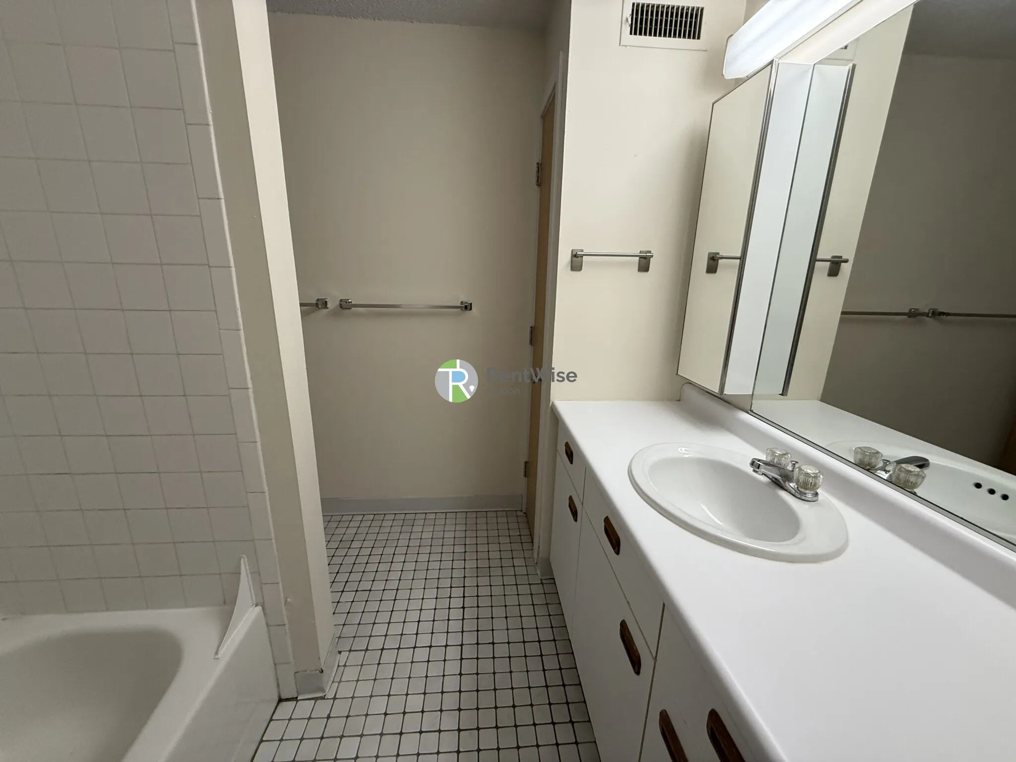 142 North Beacon St, Brighton