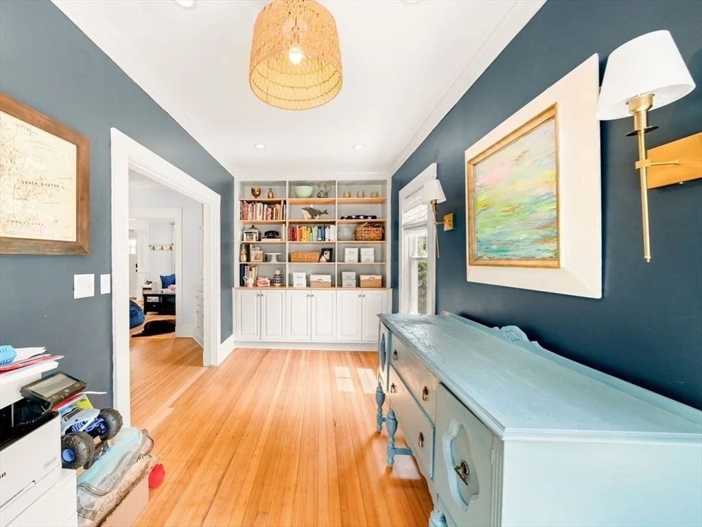 548 Elm St, Dartmouth