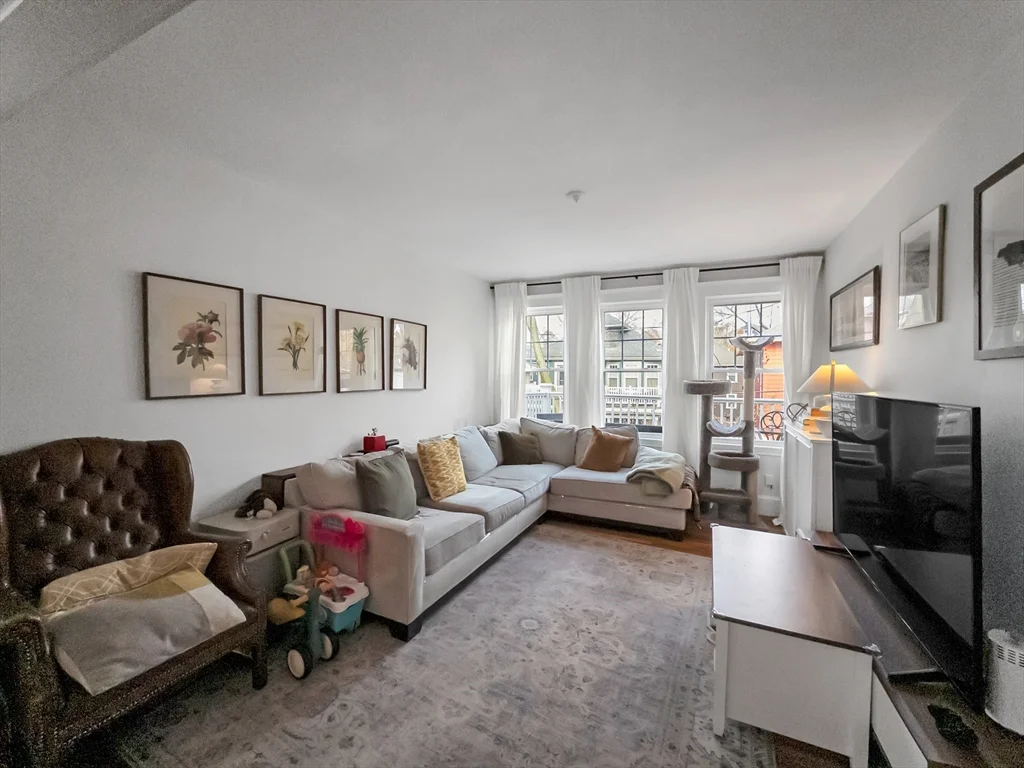 23 Kingsboro Park, Jamaica Plain