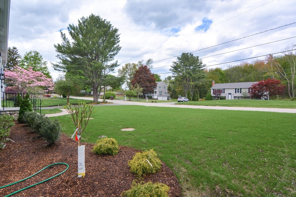 17 Hillside Dr, Beechwood