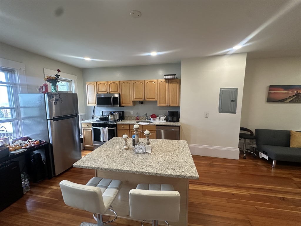 118 Gladstone St, East Boston