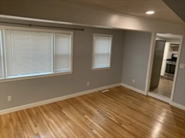 28 Paomet Rd, Weymouth