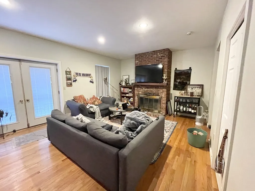 670 Massachussetts, South End