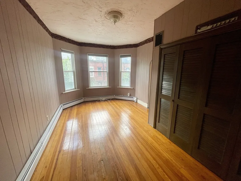 136 Saratoga St, East Boston