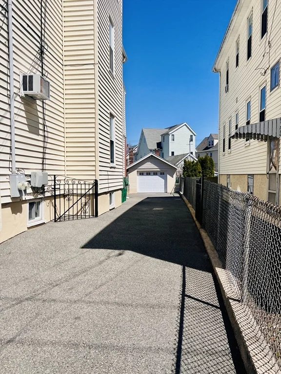 34 Medford St, Medford