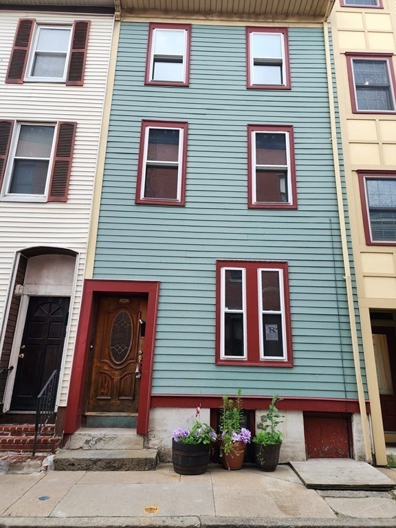 4 bed, 3 bath apartment for rent at 207 Athens St Unit 1, South Boston — photo 18 of 18