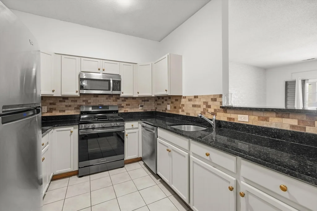 21 Hampshire Rd, Methuen