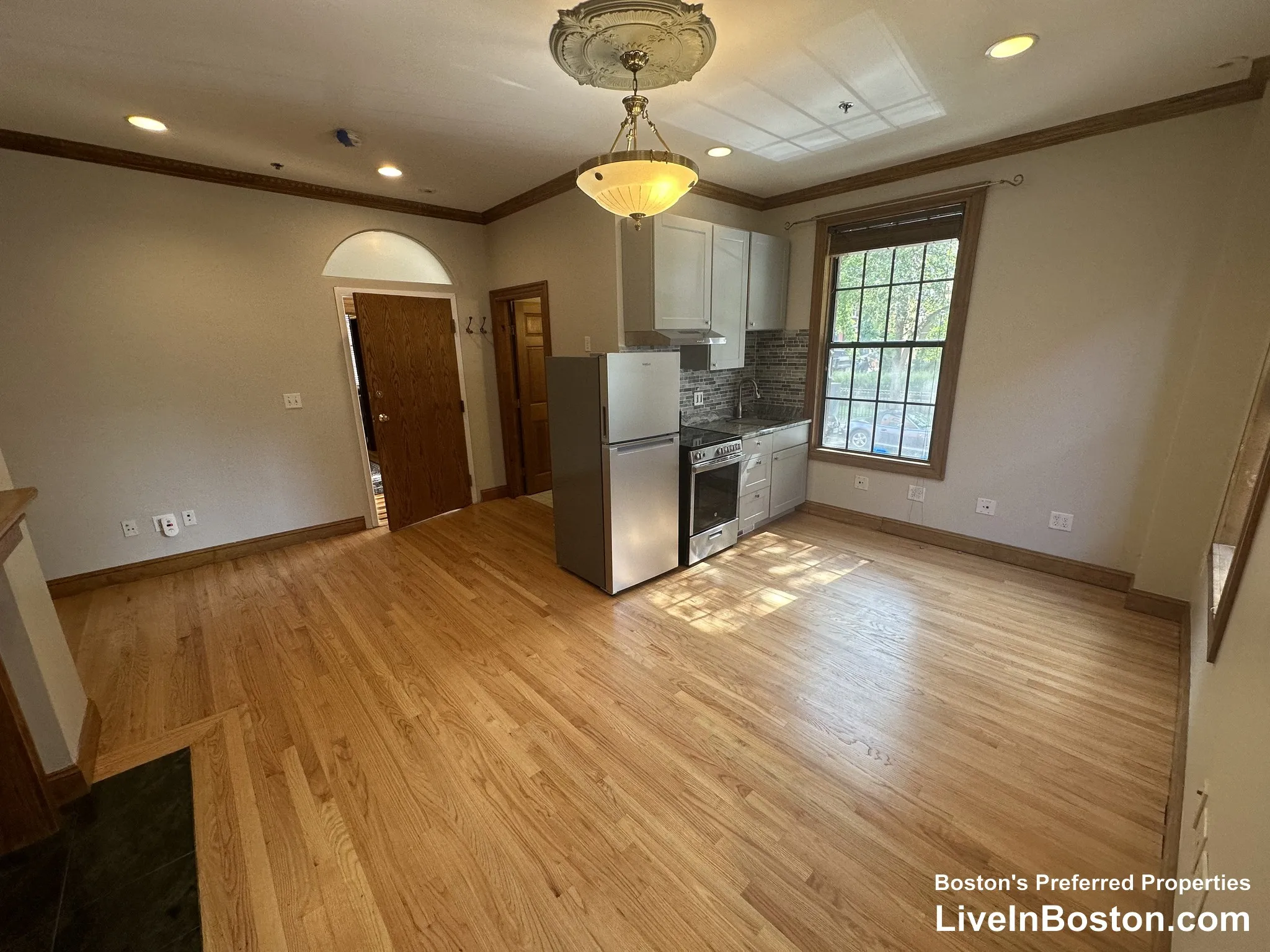 57 Gainsborough St, Fenway