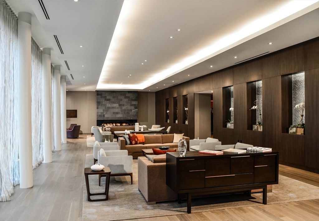 580 Washington St, Midtown