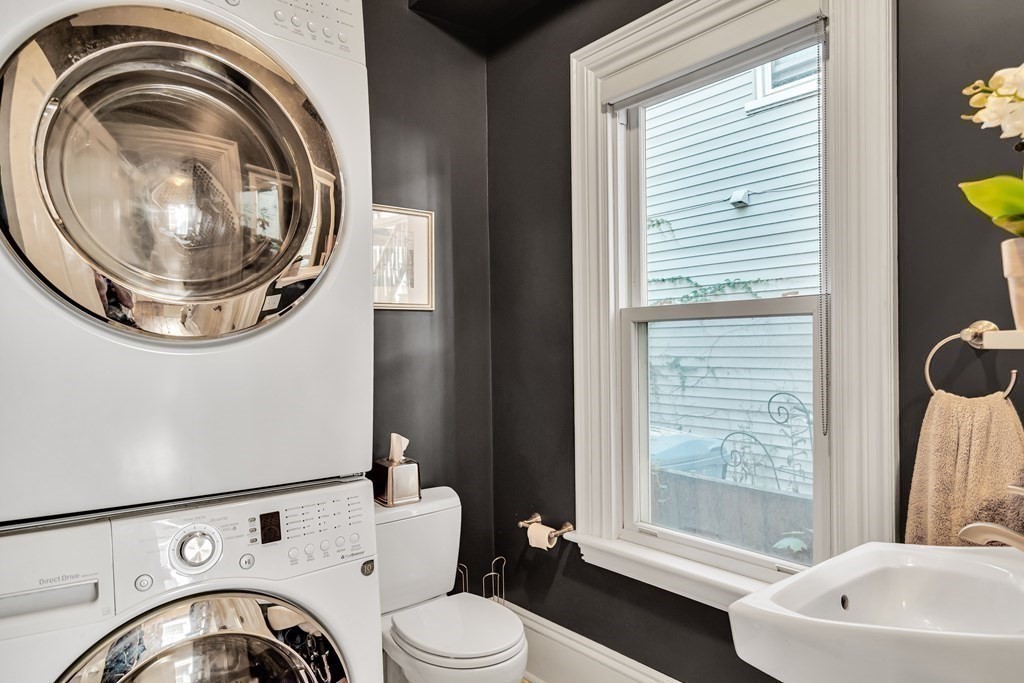 1 Riverside Pl, Riverside