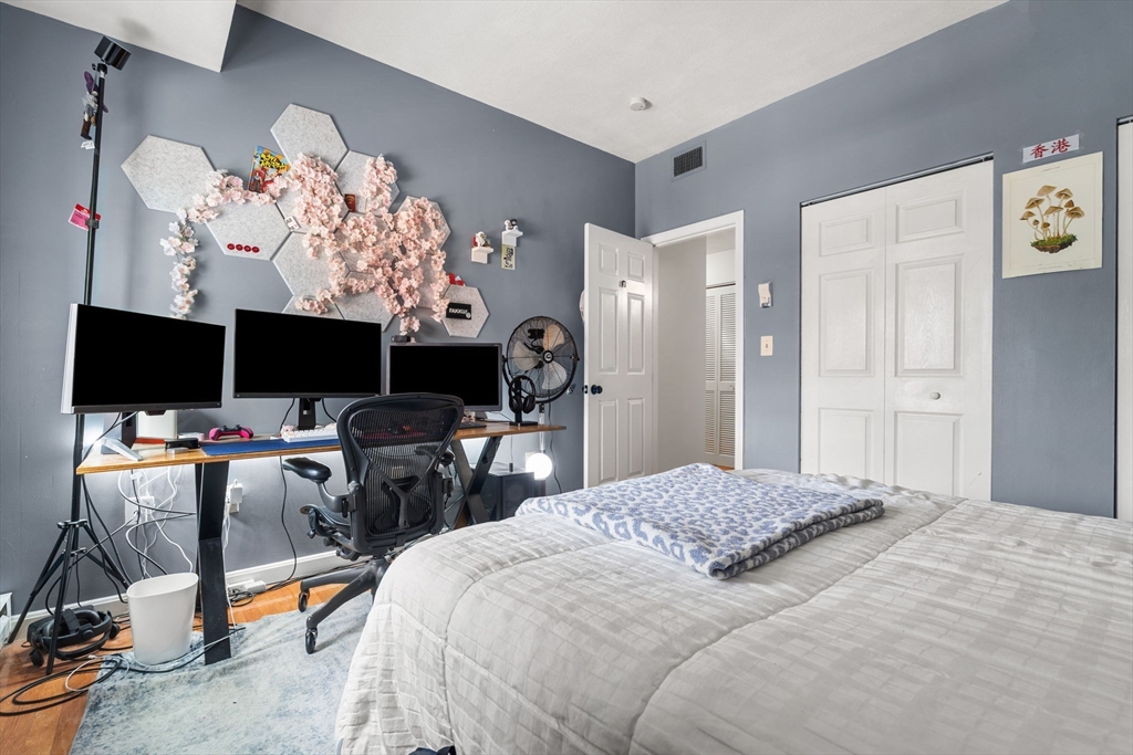 191 Bunker Hill St, Charlestown