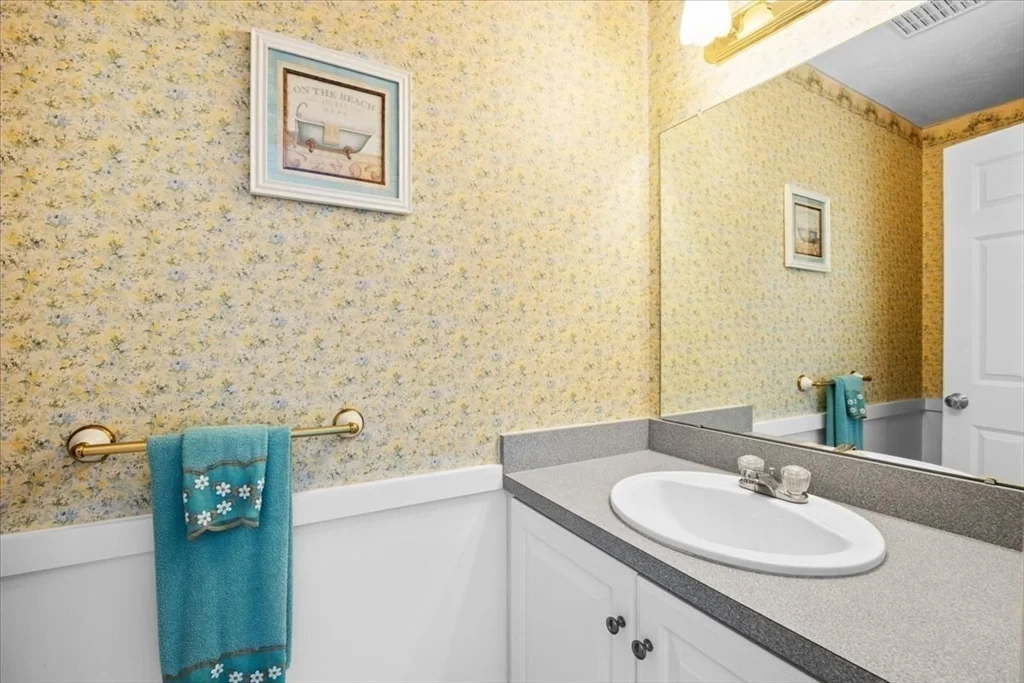 822 Thayer St, Abington