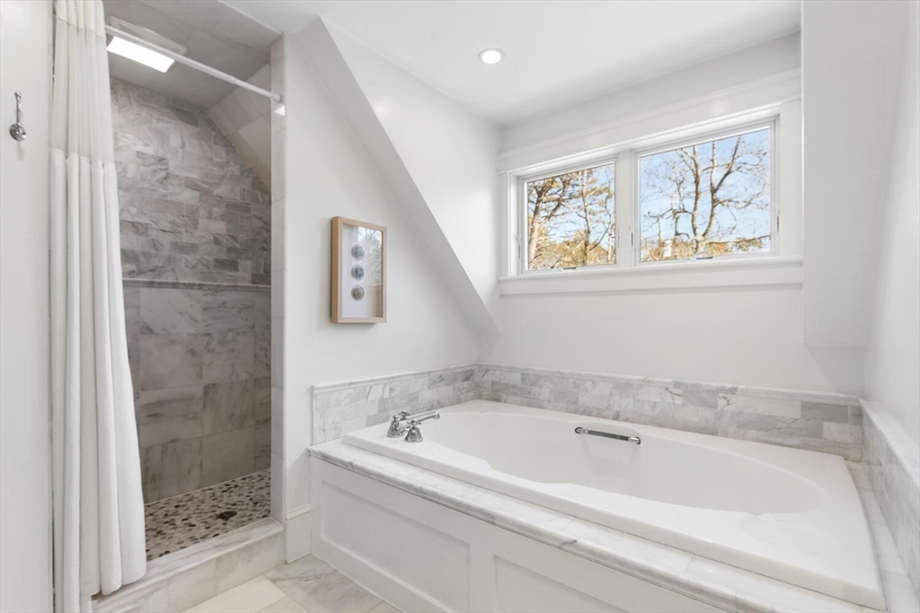 110 Clamshell Cove Rd, Cotuit