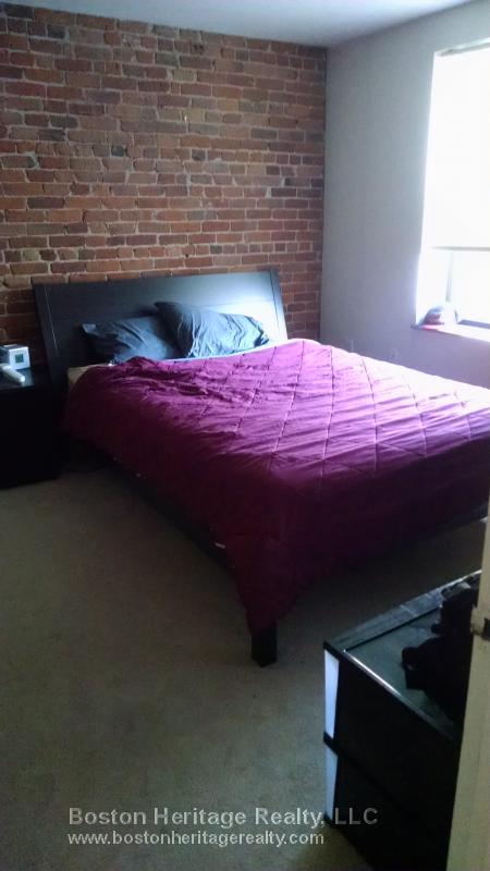 1 bed, 1 bath apartment for rent at 87 Gainsborough St Unit 403, Fenway — photo 2 of 3