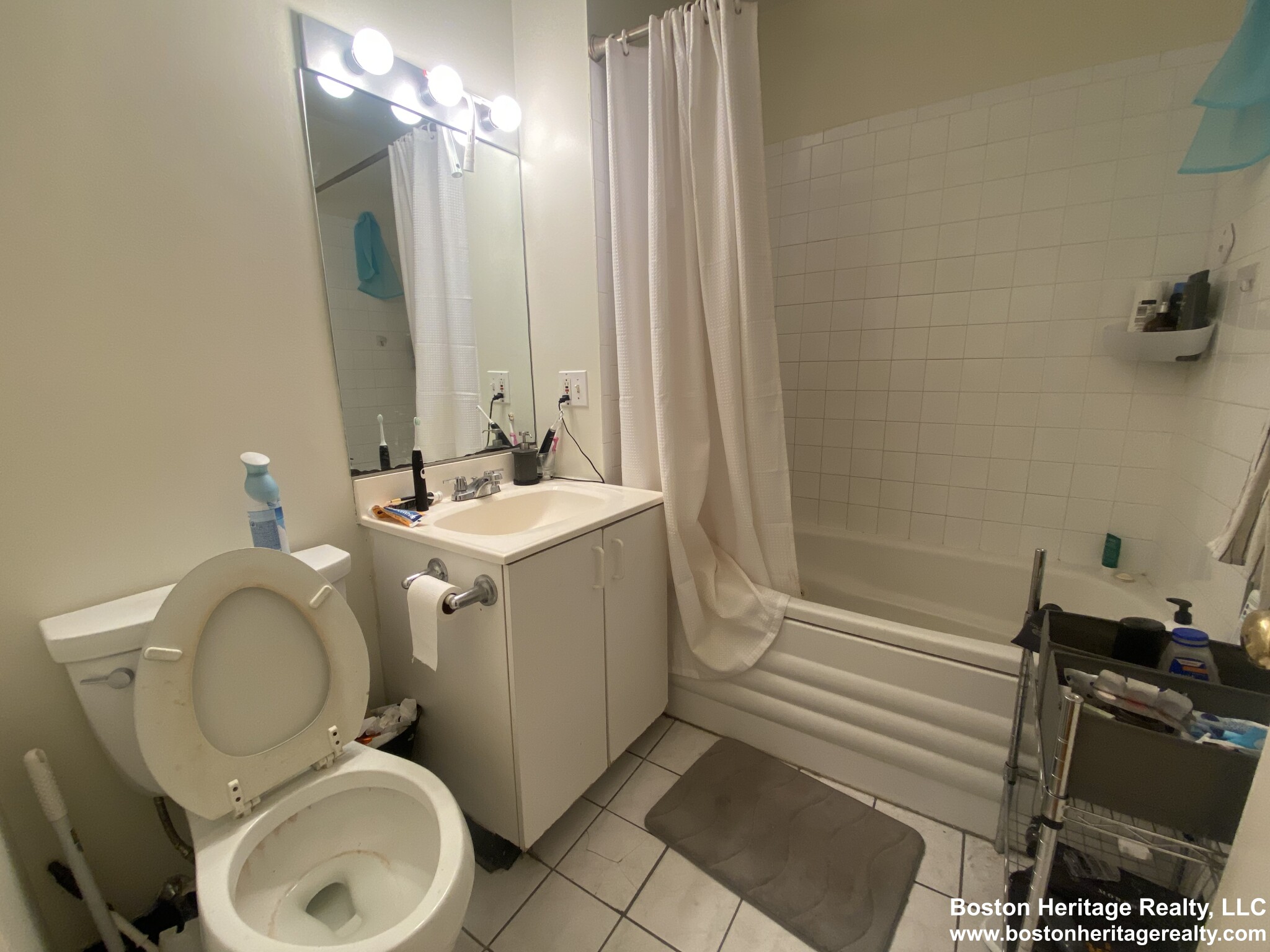3 bed, 1 bath apartment for rent at 1675 Washington St Unit 3, South End — photo 3 of 8