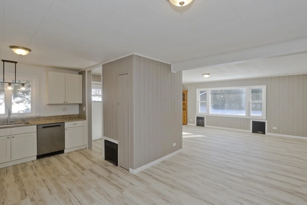 16 Knightville Dam Rd, Huntington