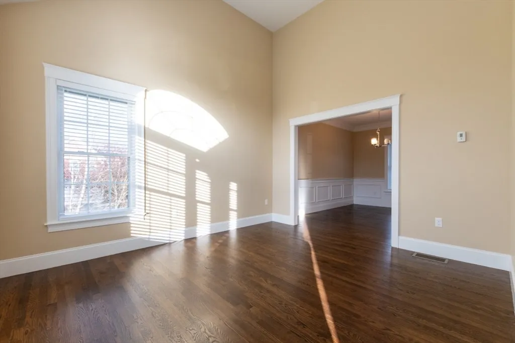 15 Hialeah Ln, Framingham