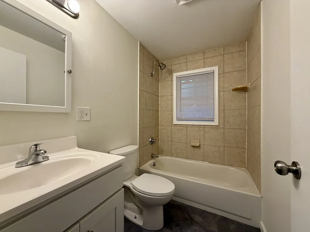 15 Park Ave, Foxboro