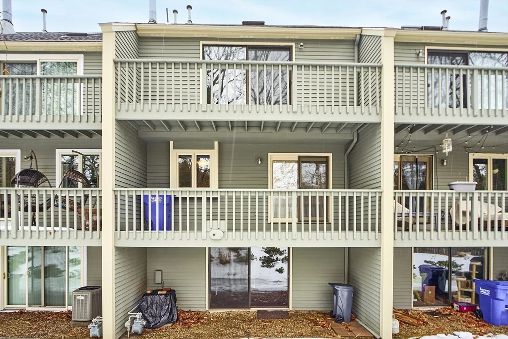 8 Deer Path, Maynard