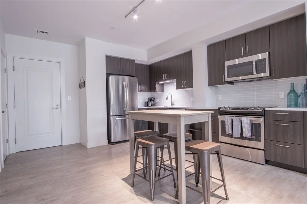 900 Beacon St, Fenway