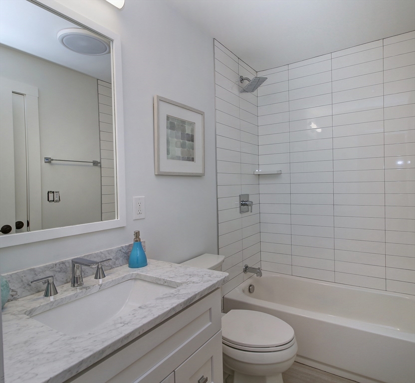 65 Border St, East Boston