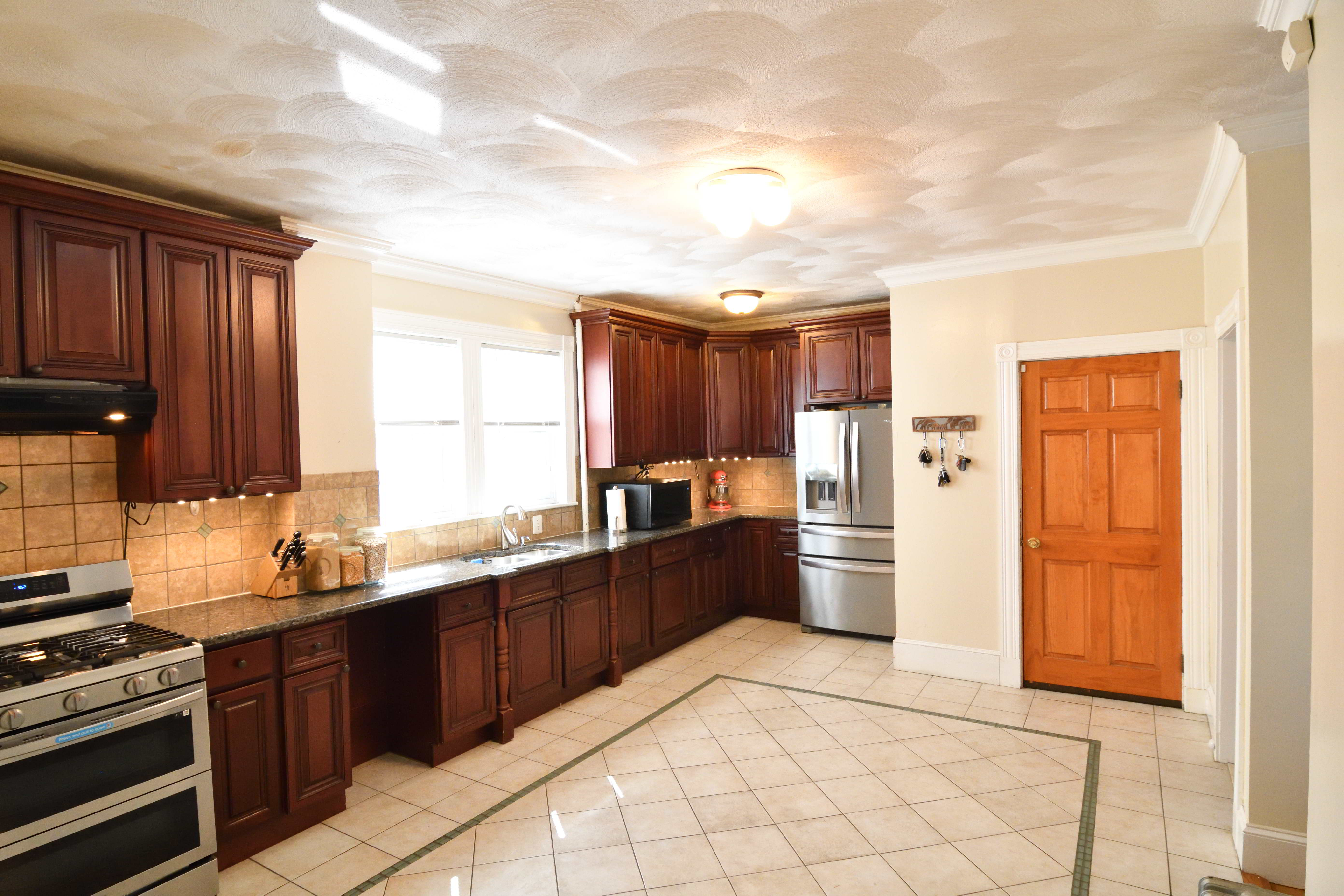 5 bed, 3 bath apartment for rent at 592 Park Unit House, Dorchester — photo 7 of 21