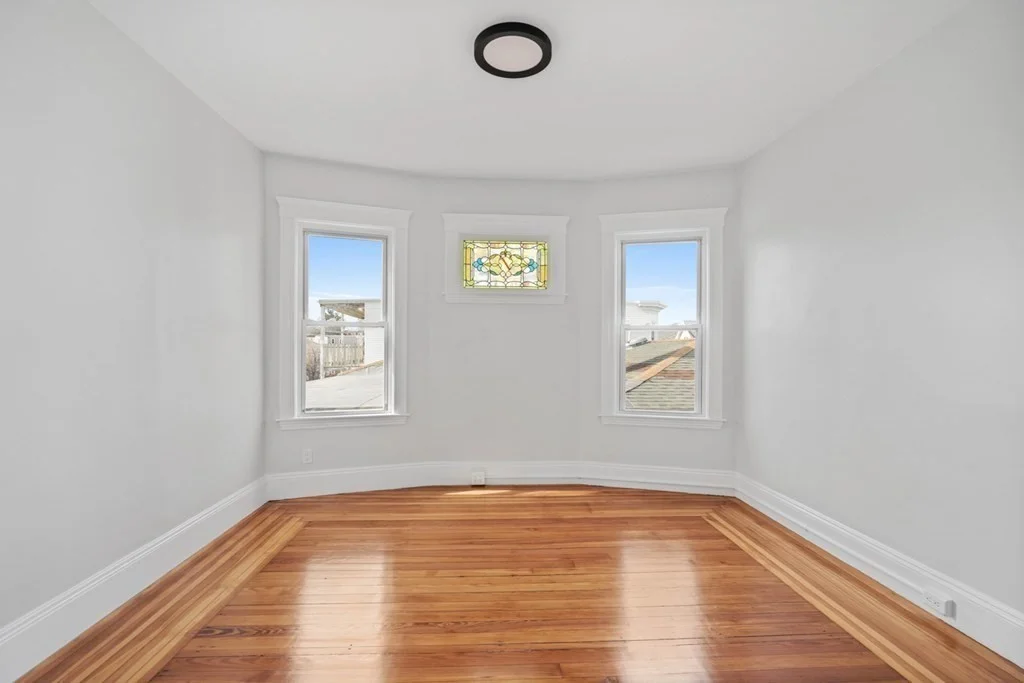 33 Harbor View St, Dorchester