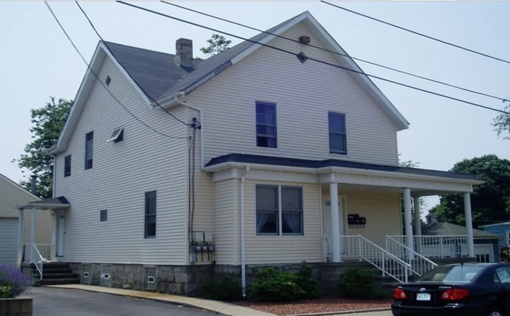 355 Field St, Fall River