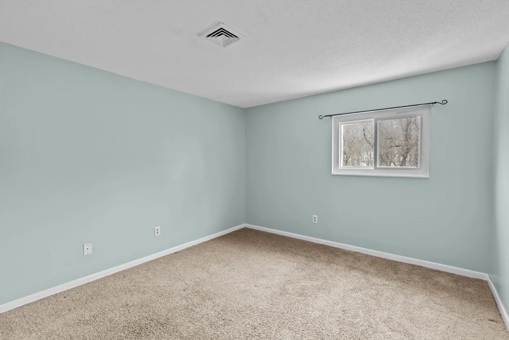 5455 N Main St, Fall River