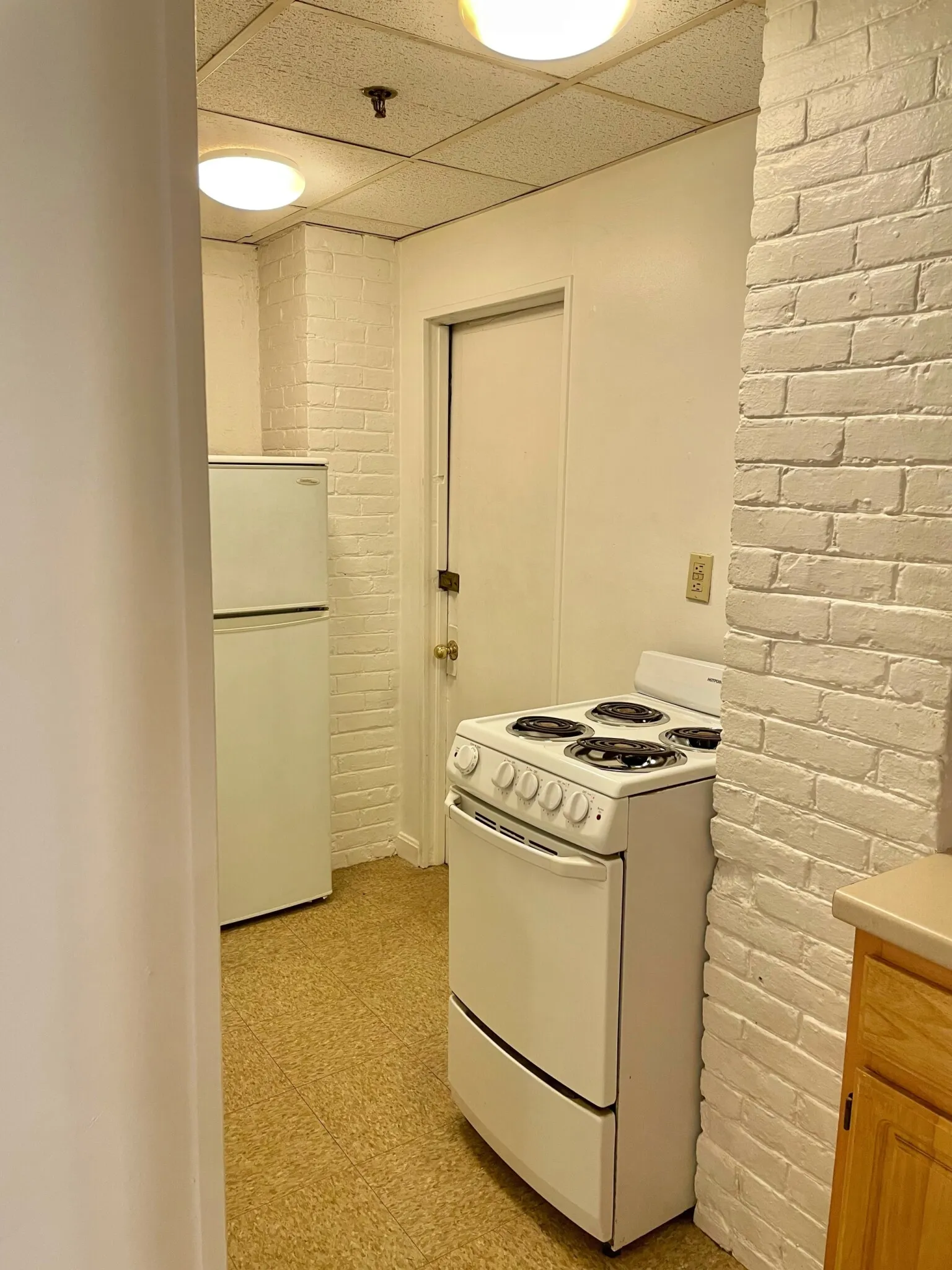 1077 Beacon St, Longwood