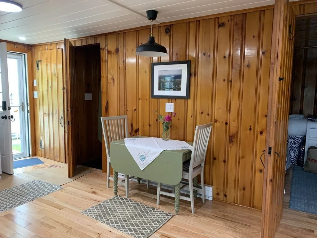 3 Pine Tree Dr, Holland