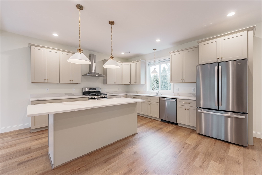 23 Moore St, Agawam