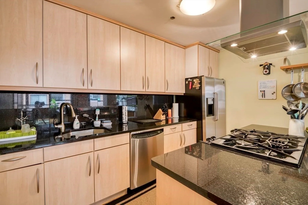 121 Beach St, Leather District