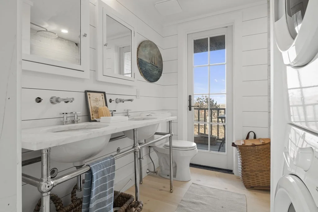 8 Maine Ave, Madaket