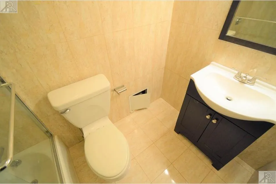 73 Thatcher St, North Brookline