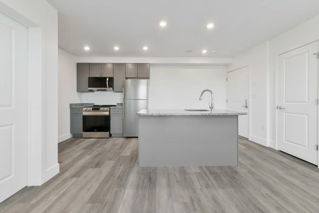 585 Essex St, Lynn