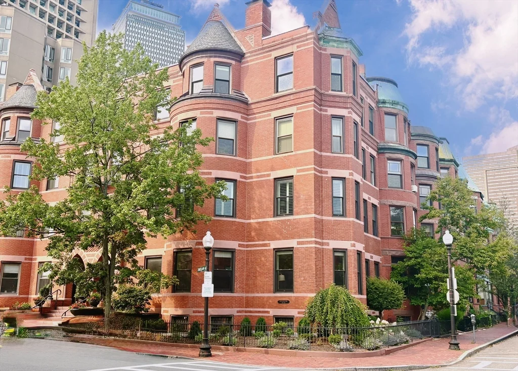 12 Cumberland St, Back Bay